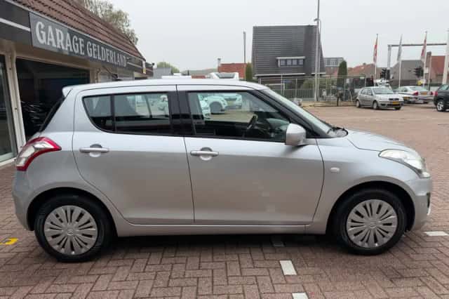 Suzuki Swift (2014) thumbnail 6