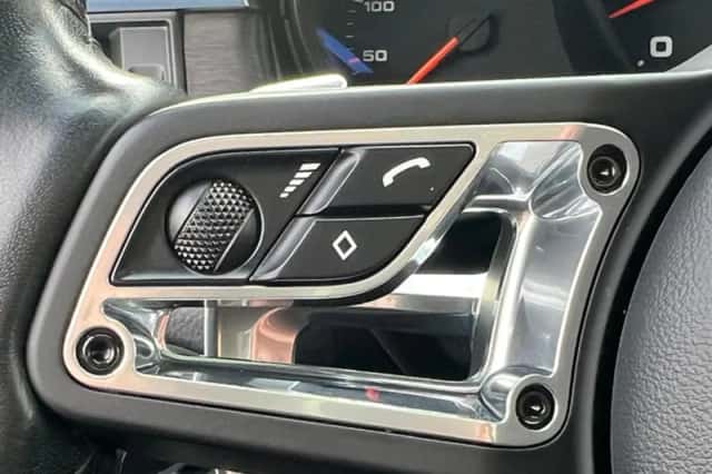 Porsche Macan (2020) thumbnail 20