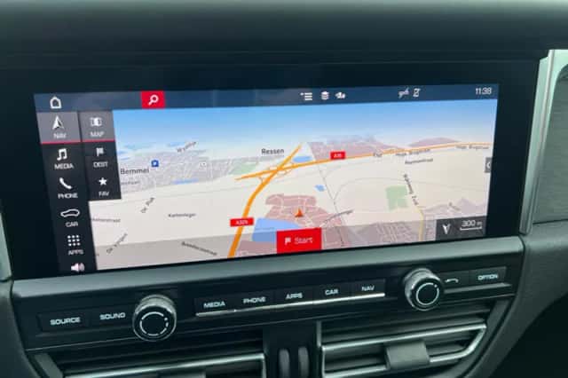 Porsche Macan (2020) thumbnail 29