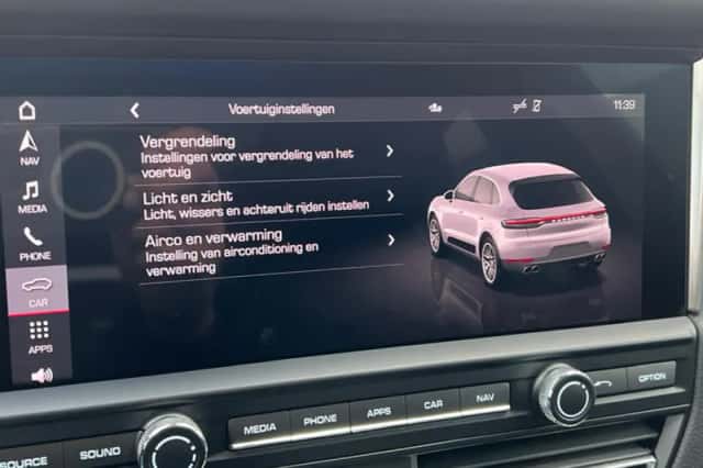 Porsche Macan (2020) thumbnail 32