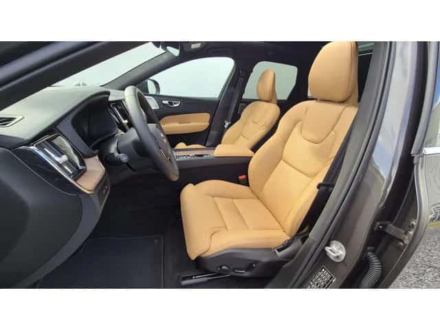 Volvo XC60 (2025) — foto 1