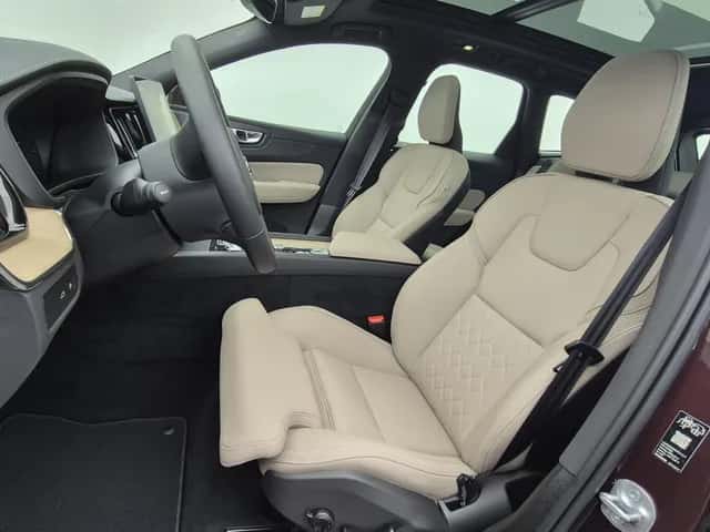 Volvo XC60 (2025) — foto 1