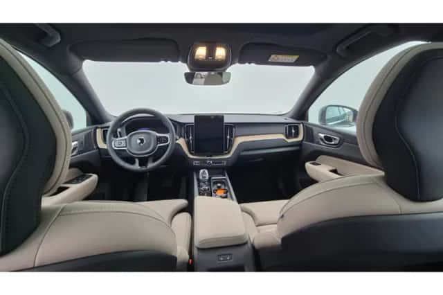 Volvo XC60 (2025) thumbnail 2