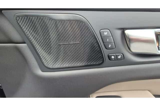 Volvo XC60 (2025) thumbnail 30
