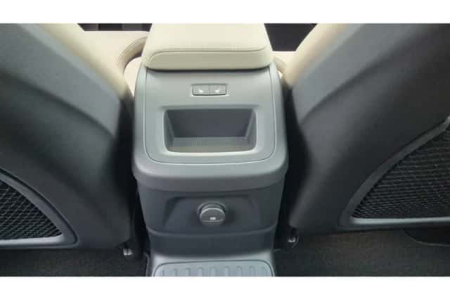 Volvo XC60 (2025) thumbnail 32