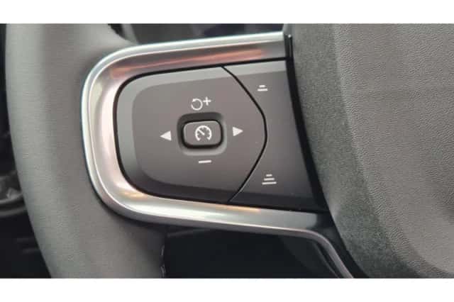 Volvo XC40 (2025) thumbnail 35