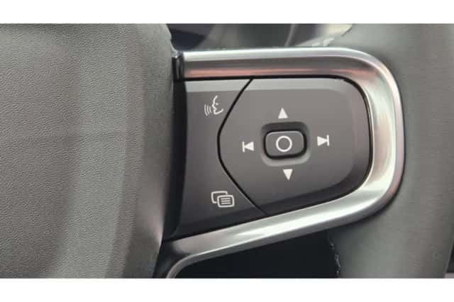 Volvo XC40 (2025) thumbnail 36