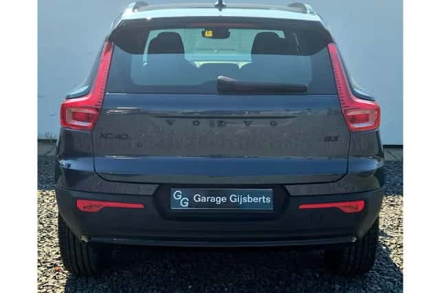 Volvo XC40 (2025) thumbnail 4