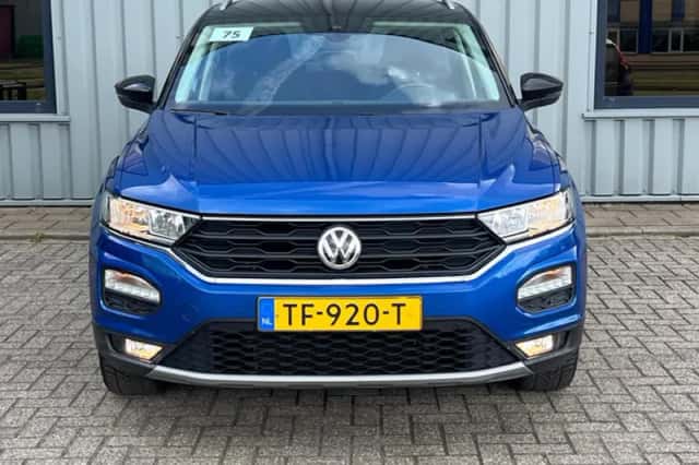 Volkswagen T-Roc (2018) thumbnail 3