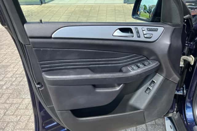 Mercedes-Benz GLE (2016) thumbnail 16