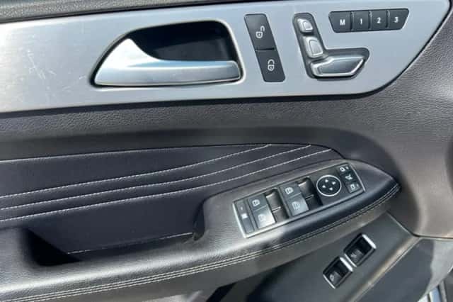 Mercedes-Benz GLE (2016) thumbnail 17