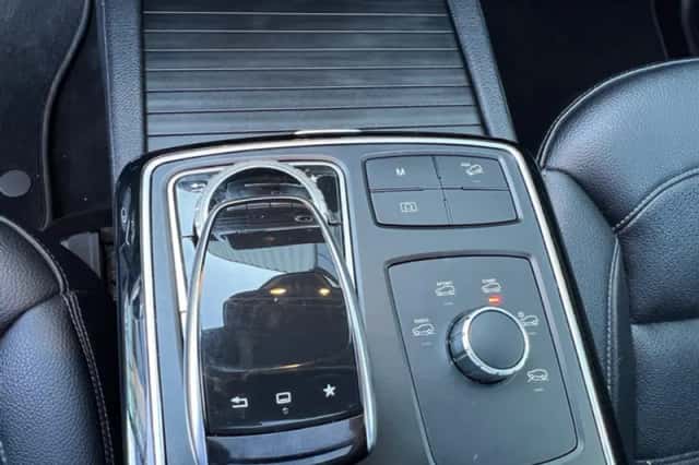 Mercedes-Benz GLE (2016) thumbnail 48