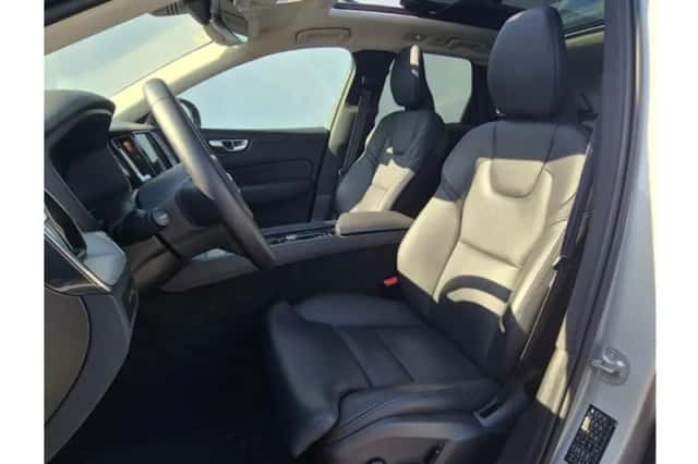 Volvo XC60 (2024) thumbnail 3