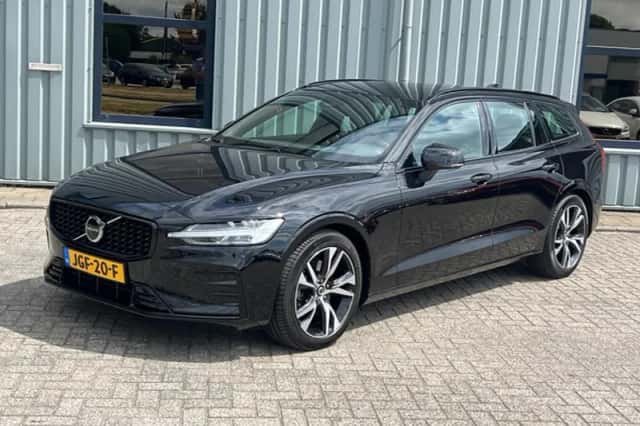 Volvo V60 (2023) thumbnail 1