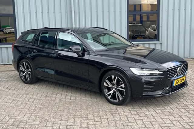 Volvo V60 (2023) thumbnail 2
