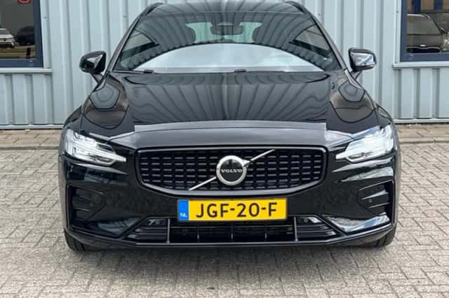 Volvo V60 (2023) thumbnail 3