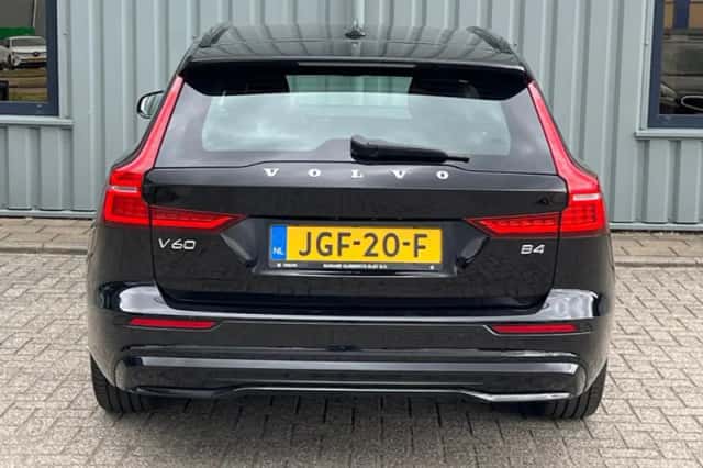 Volvo V60 (2023) thumbnail 4