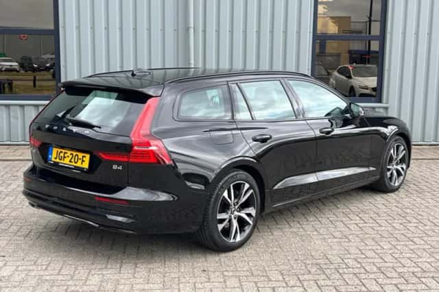 Volvo V60 (2023) thumbnail 5
