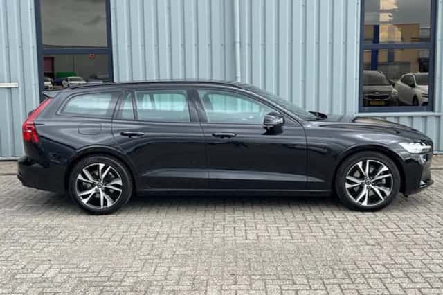 Volvo V60 (2023) thumbnail 6