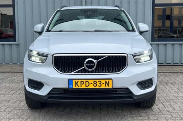 Volvo XC40 (2021) thumbnail 3