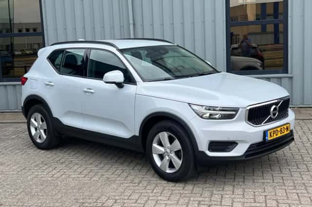 Volvo XC40 (2021) thumbnail 4