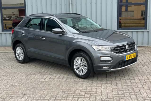Volkswagen T-Roc (2021) thumbnail 3