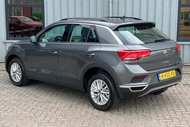 Volkswagen T-Roc (2021) thumbnail 4