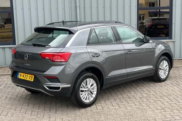 Volkswagen T-Roc (2021) thumbnail 6