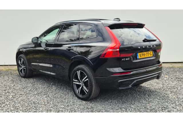 Volvo XC60 (2021) thumbnail 3