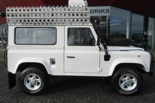 Land Rover Defender (1997) thumbnail 4