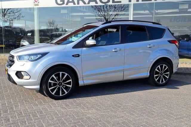 Ford Kuga (2019) thumbnail 3