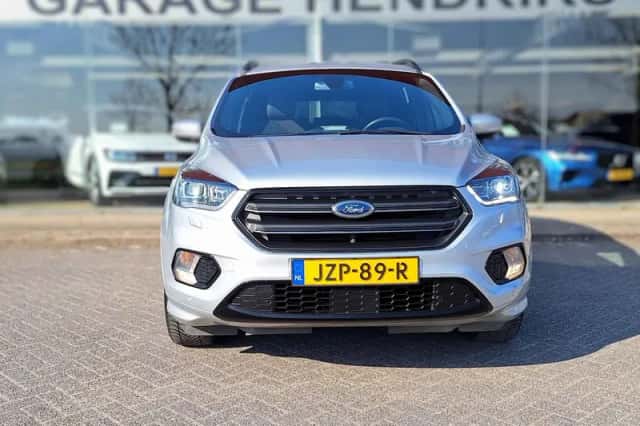 Ford Kuga (2019) thumbnail 4