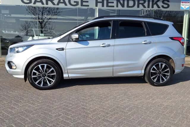 Ford Kuga (2019) thumbnail 6