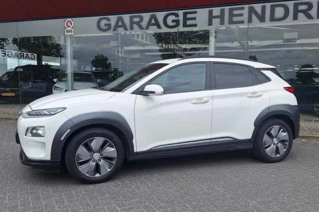 Hyundai Kona (2018) thumbnail 4