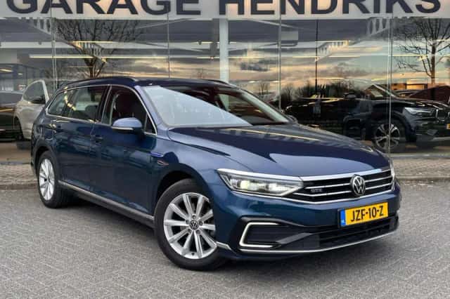 Volkswagen Passat (2022) thumbnail 4