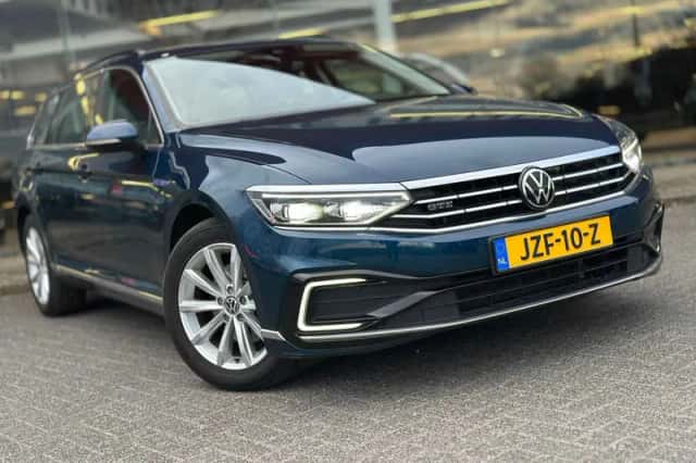 Volkswagen Passat (2022) thumbnail 5