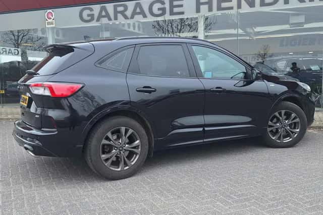 Ford Kuga (2021) thumbnail 3