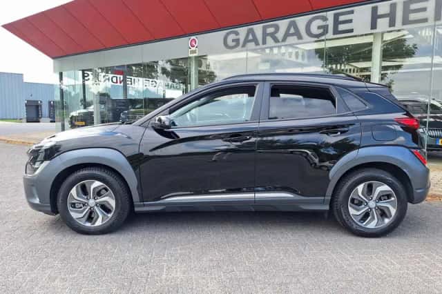 Hyundai Kona (2022) thumbnail 2
