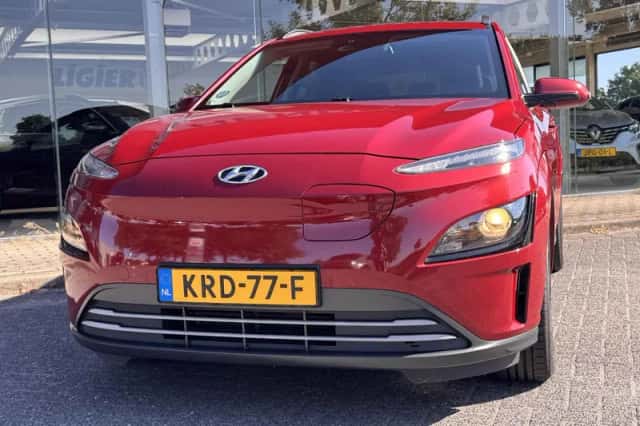 Hyundai Kona (2023) thumbnail 3