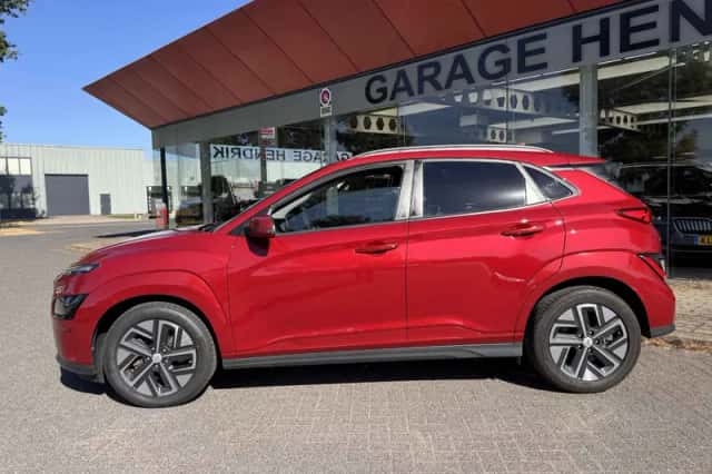 Hyundai Kona (2023) thumbnail 4