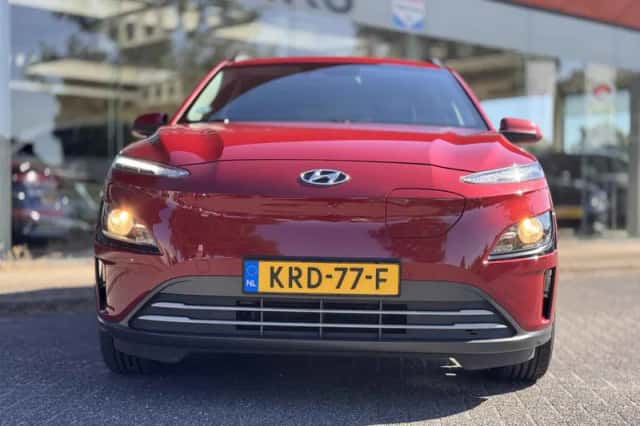 Hyundai Kona (2023) thumbnail 5