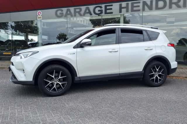 Toyota RAV4 (2017) thumbnail 2