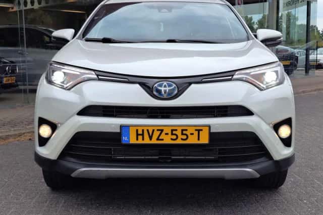 Toyota RAV4 (2017) thumbnail 4