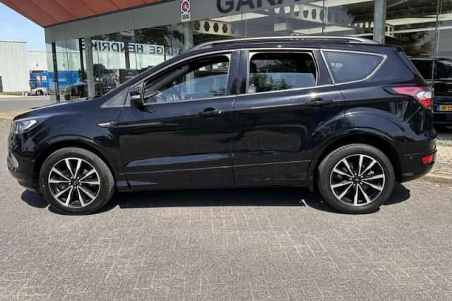 Ford Kuga (2018) thumbnail 3