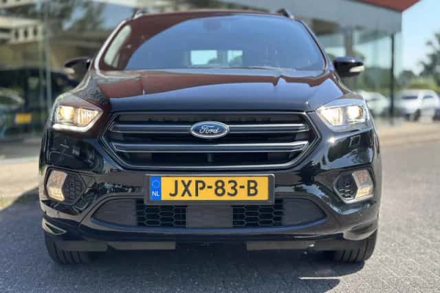 Ford Kuga (2018) thumbnail 4