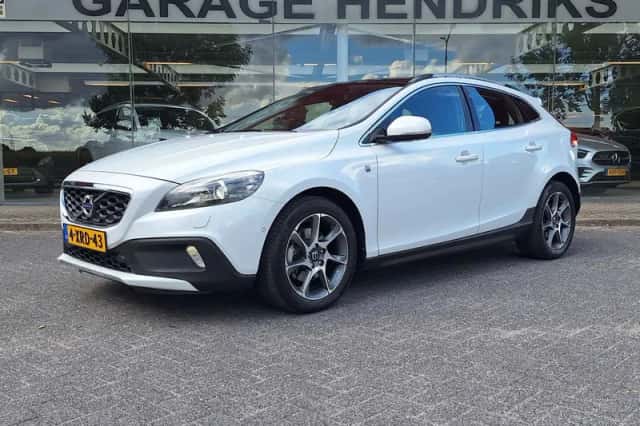 Volvo V40 Cross Country (2014) thumbnail 1