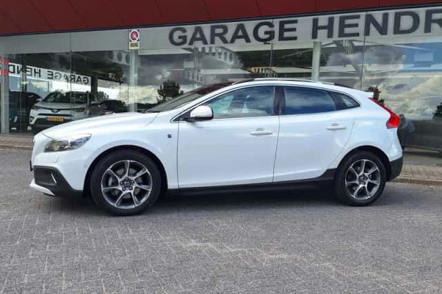 Volvo V40 Cross Country (2014) thumbnail 2