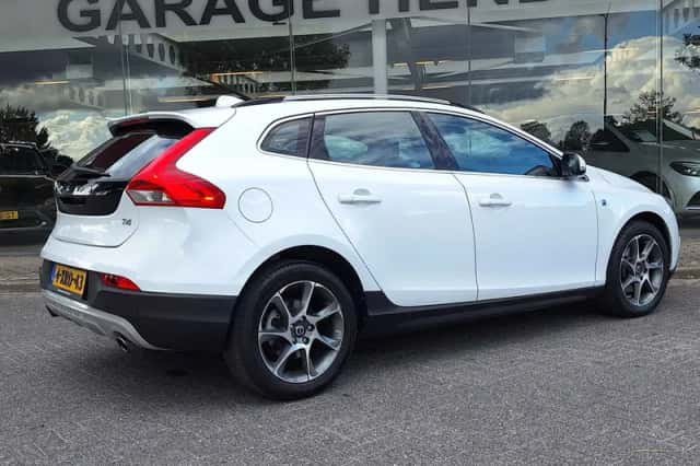 Volvo V40 Cross Country (2014) thumbnail 6
