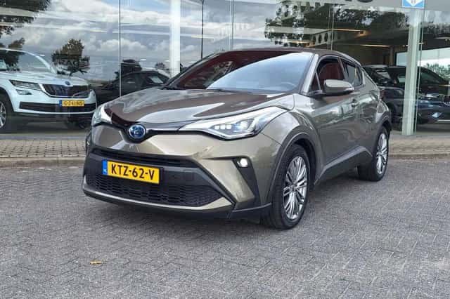 Toyota C-HR (2021) thumbnail 2
