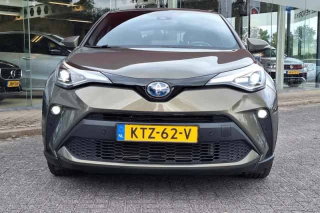Toyota C-HR (2021) thumbnail 3